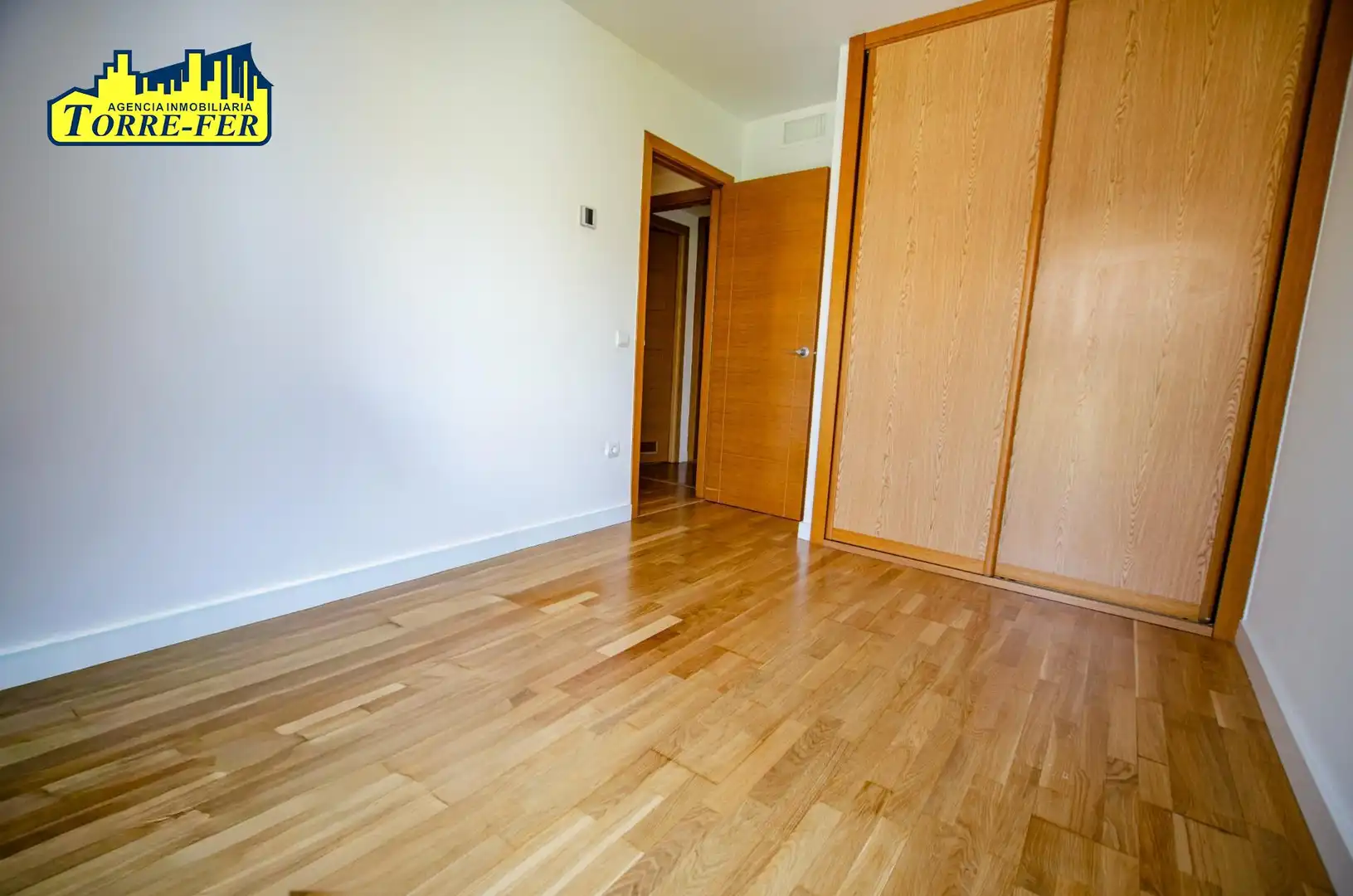 Dormitori de Pis en venda en Almería amb Aire condicionat, Jardí privat i Parquet