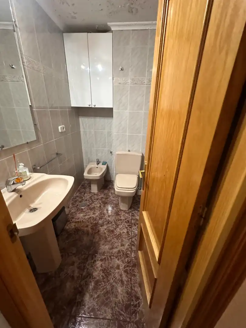 Badezimmer von Wohnungen zur Miete in Cuenca mit Heizung, Möbliert und Waschmaschine