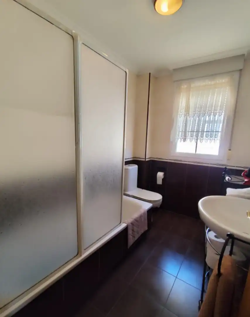 Bany de Casa o xalet de lloguer en Burgos amb Calefacció, Parquet i Moblat