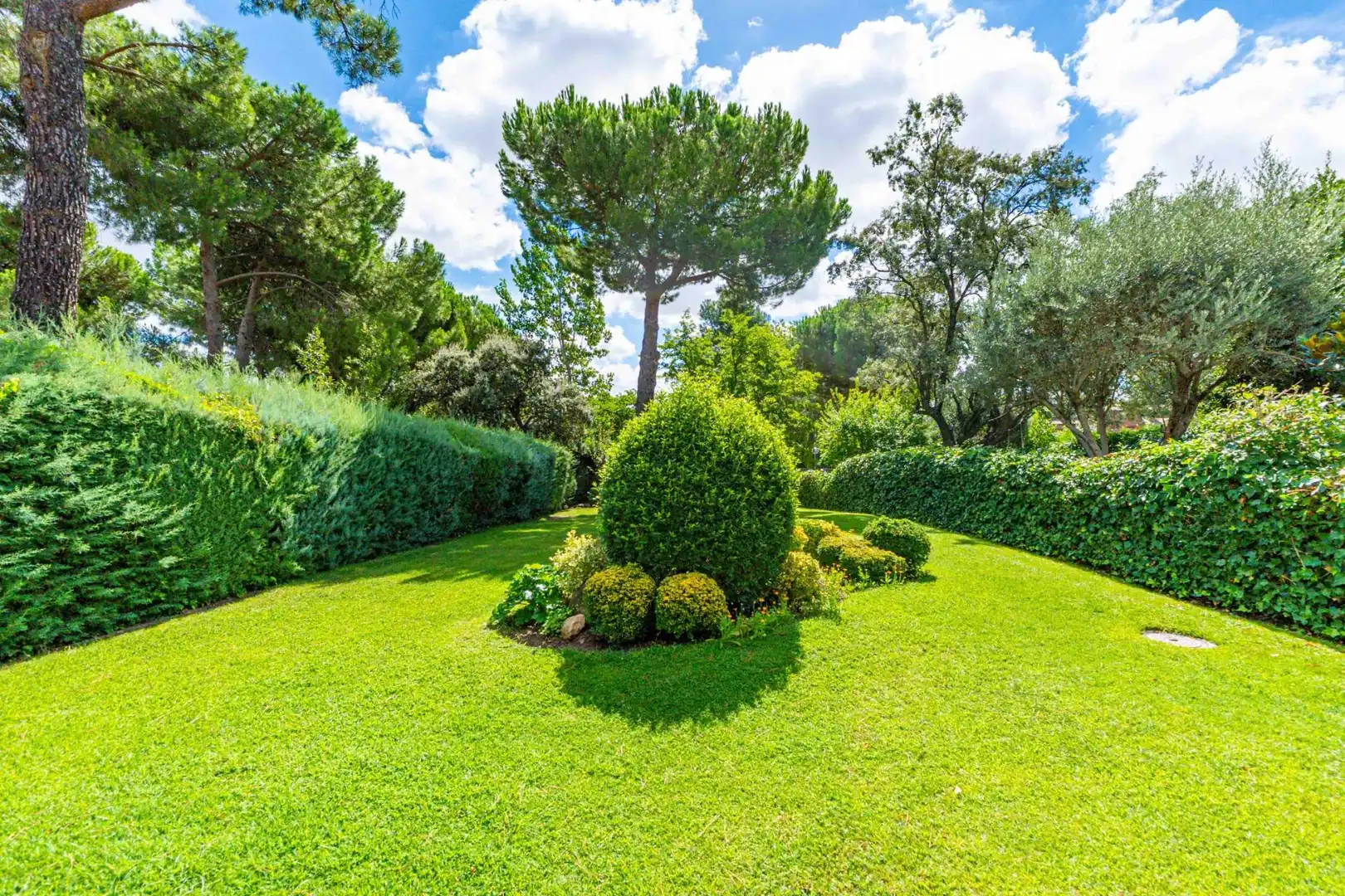 Garten von Einfamilien-Reihenhaus zur Miete in Boadilla del Monte mit Klimaanlage, Heizung und Privatgarten