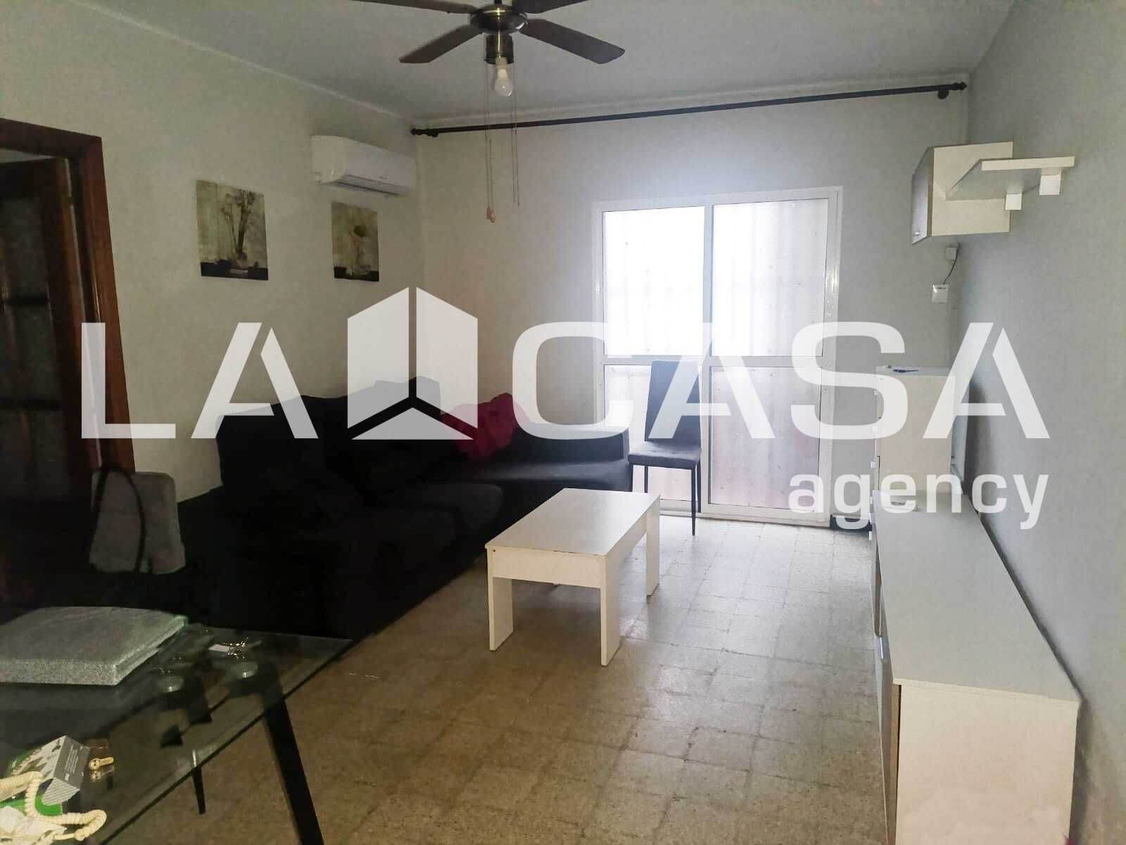 Sala d'estar de Pis en venda en Dos Hermanas amb Aire condicionat i Terrassa