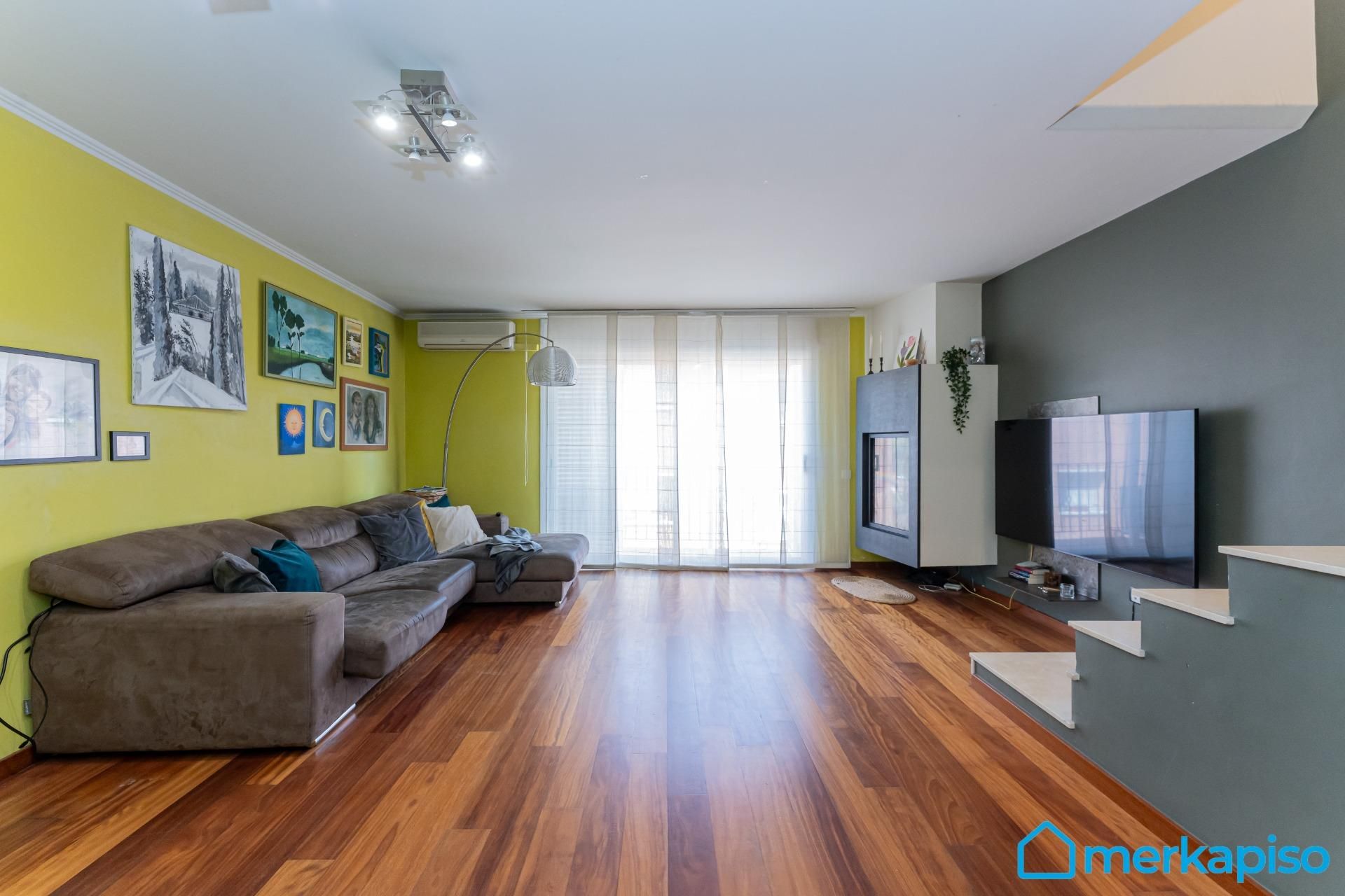 Living room of House or chalet for sale in Sant Climent de Llobregat  with Parquet flooring