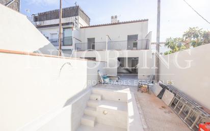 Vista exterior de Casa o xalet en venda en Vilassar de Mar amb Aire condicionat, Terrassa i Piscina