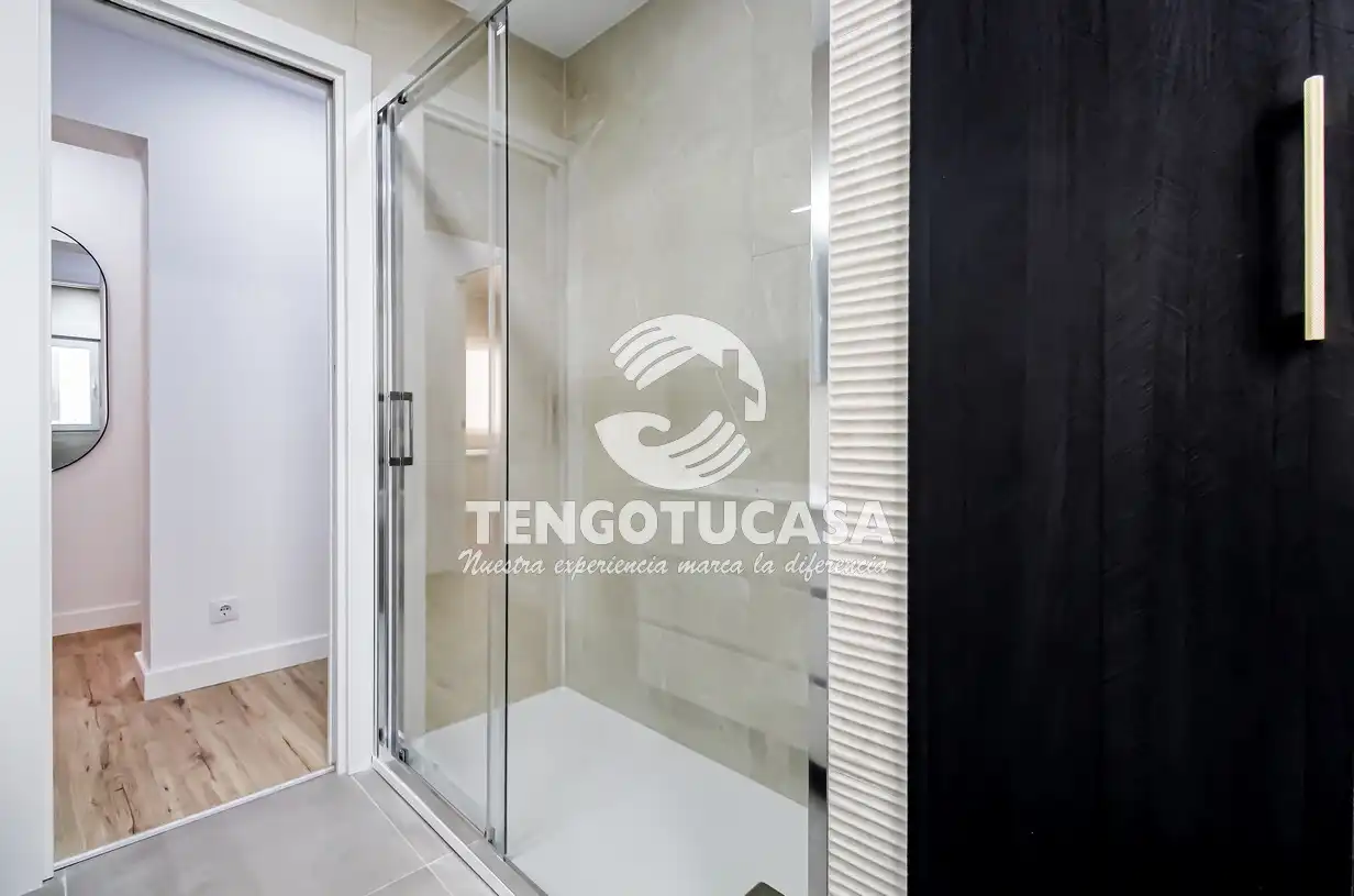 Bathroom of Flat for sale in Madrid  with Air Conditioner, Heating and Furnished