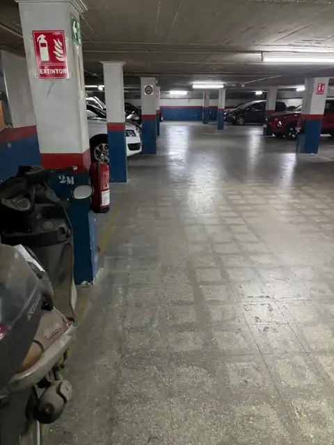 Motorbike with lift for sale in Carrer de la Cooperativa 79