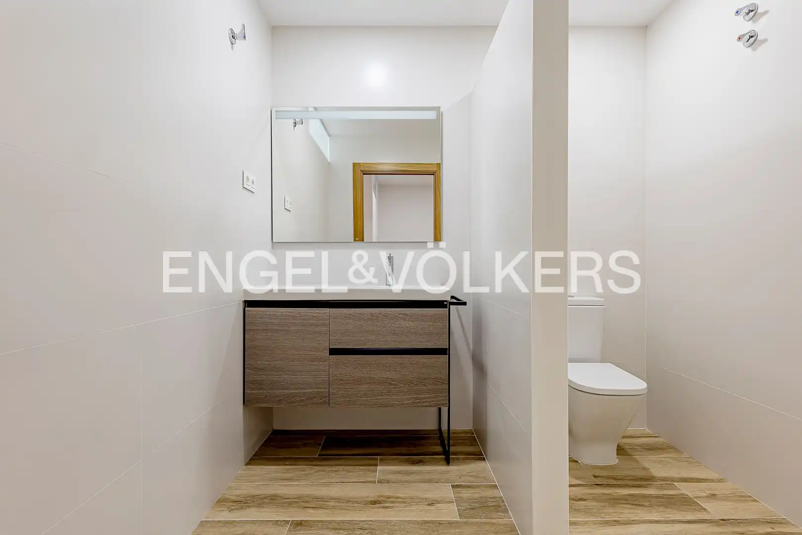Baño de Piso en venta en Barcelona con Aire acondicionado, Calefacción y Terraza