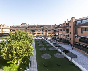 Vista exterior de Dúplex en venda en Las Rozas de Madrid amb Aire condicionat, Calefacció i Parquet