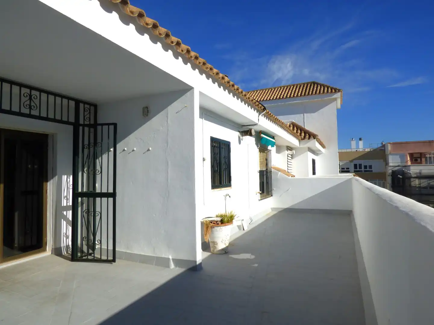 Außenansicht von Dachboden zum Verkauf in Cádiz mit Heizung und Terrasse