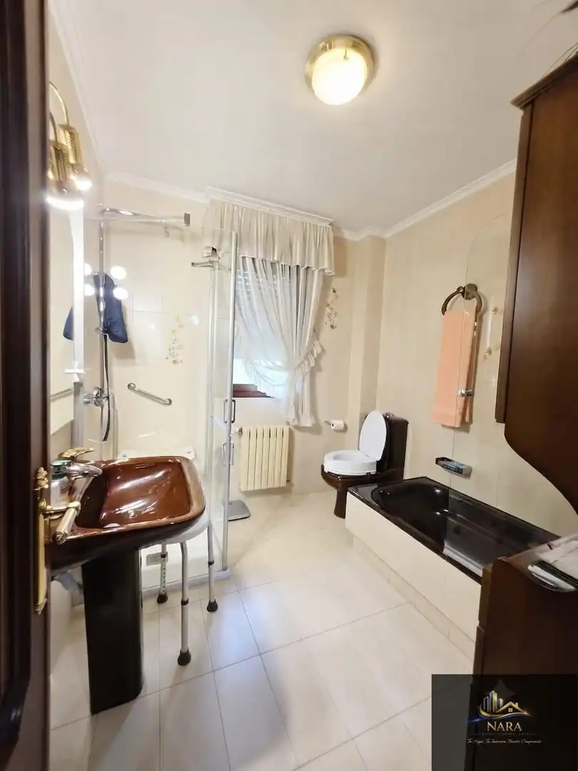 Bathroom of Houses for sale in Torrelavega   with Heating, Private garden and Parquet flooring