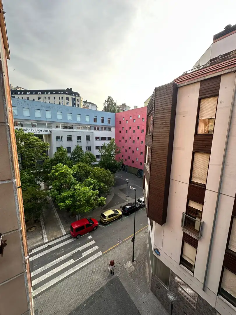 Vista exterior de Piso en venta en Bilbao  con Balcón
