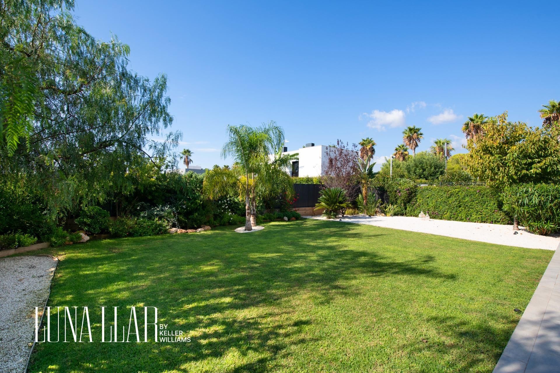 Garden of House or chalet for sale in Sitges  with Air Conditioner, Heating and Private garden