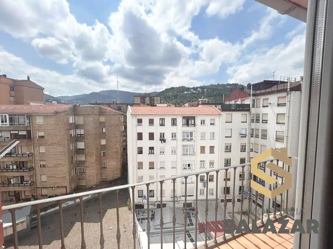 Vista exterior de Piso de alquiler en Bilbao  con Calefacción