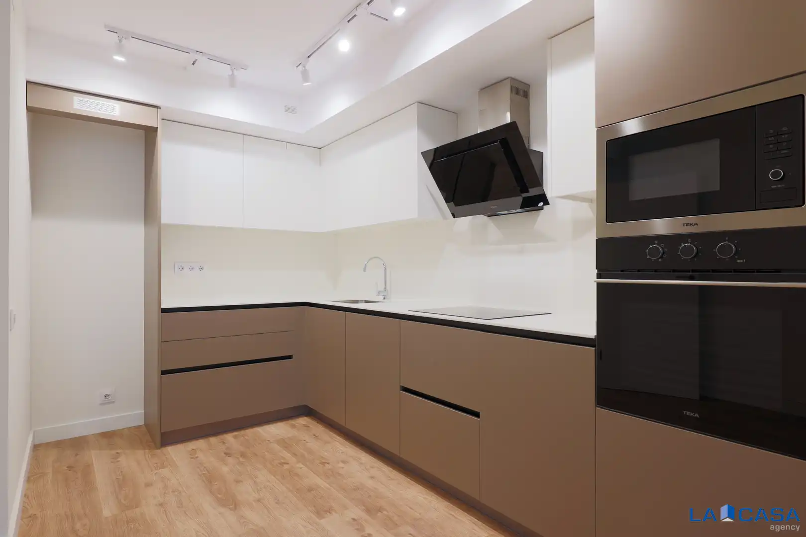 Kitchen of Flat for sale in Barcelona