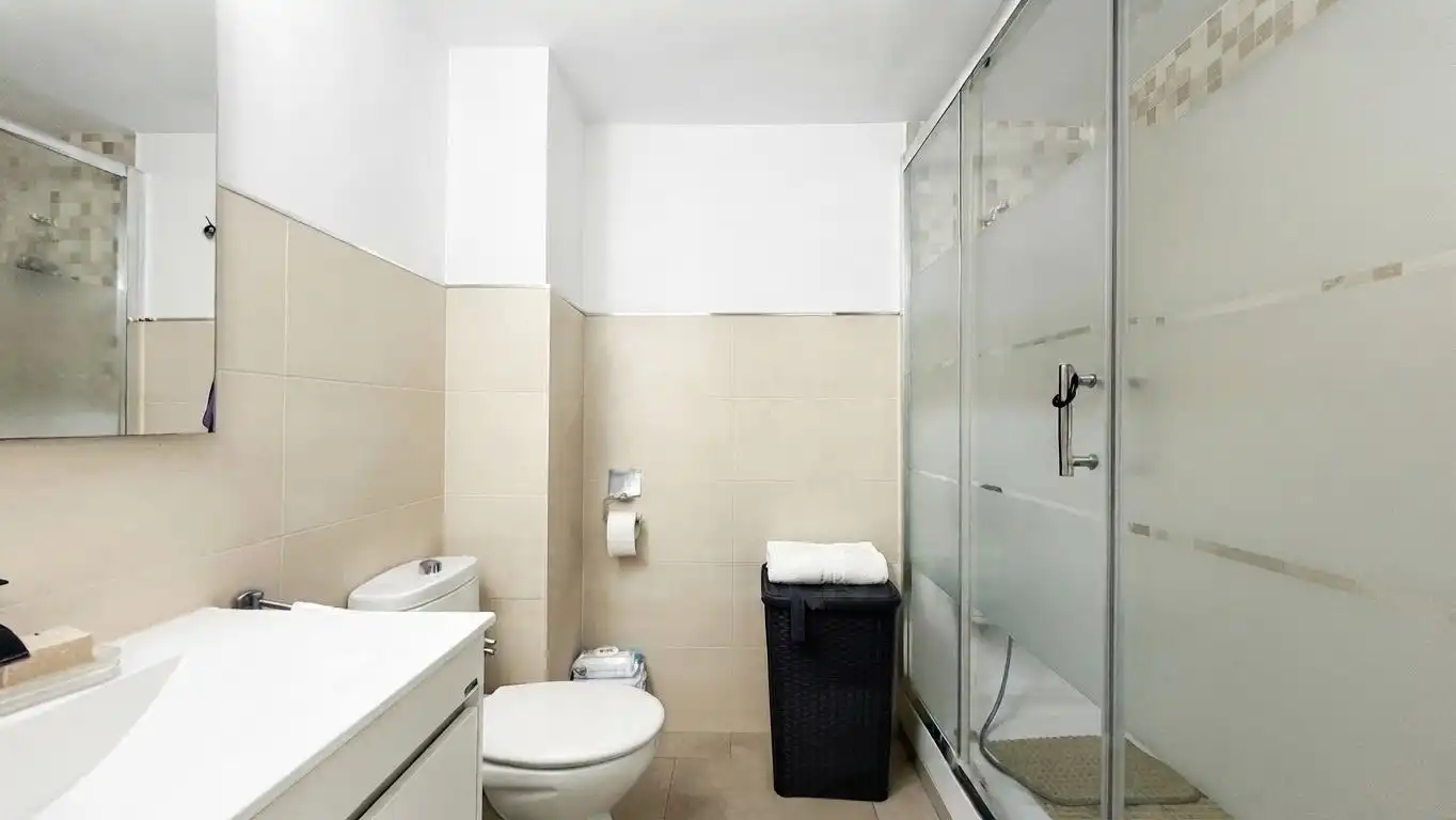 Bany de Pis en venda en Málaga amb Aire condicionat, Calefacció i Terrassa
