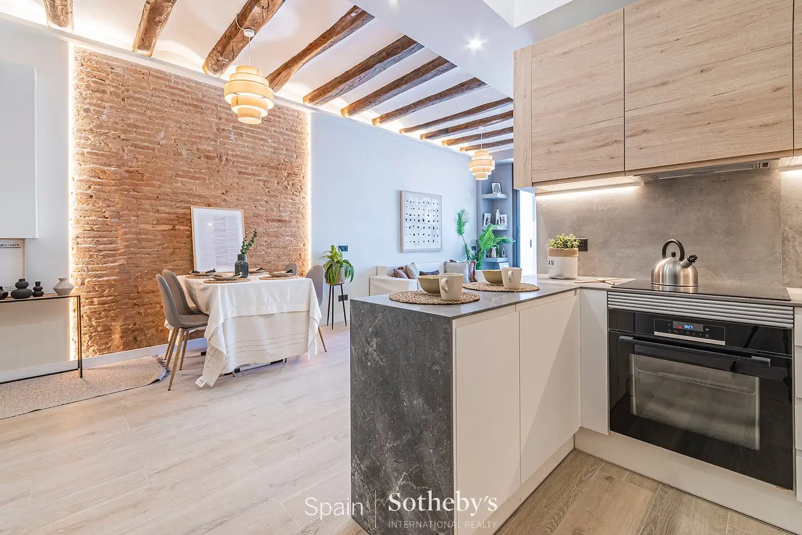 Cuina de Apartament en venda en Barcelona amb Aire condicionat, Calefacció i Terrassa