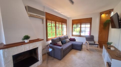 Foto 2 de Casa adosada en venta en Sant Esteve Sesrovires, Barcelona