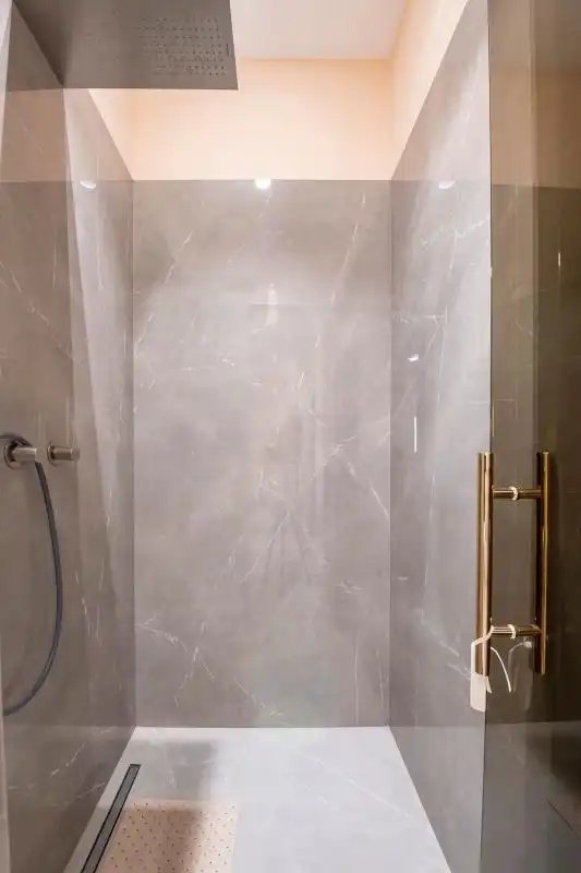 Badezimmer von Erdgeschoss zur Miete in Madrid mit Klimaanlage, Heizung und Terrasse
