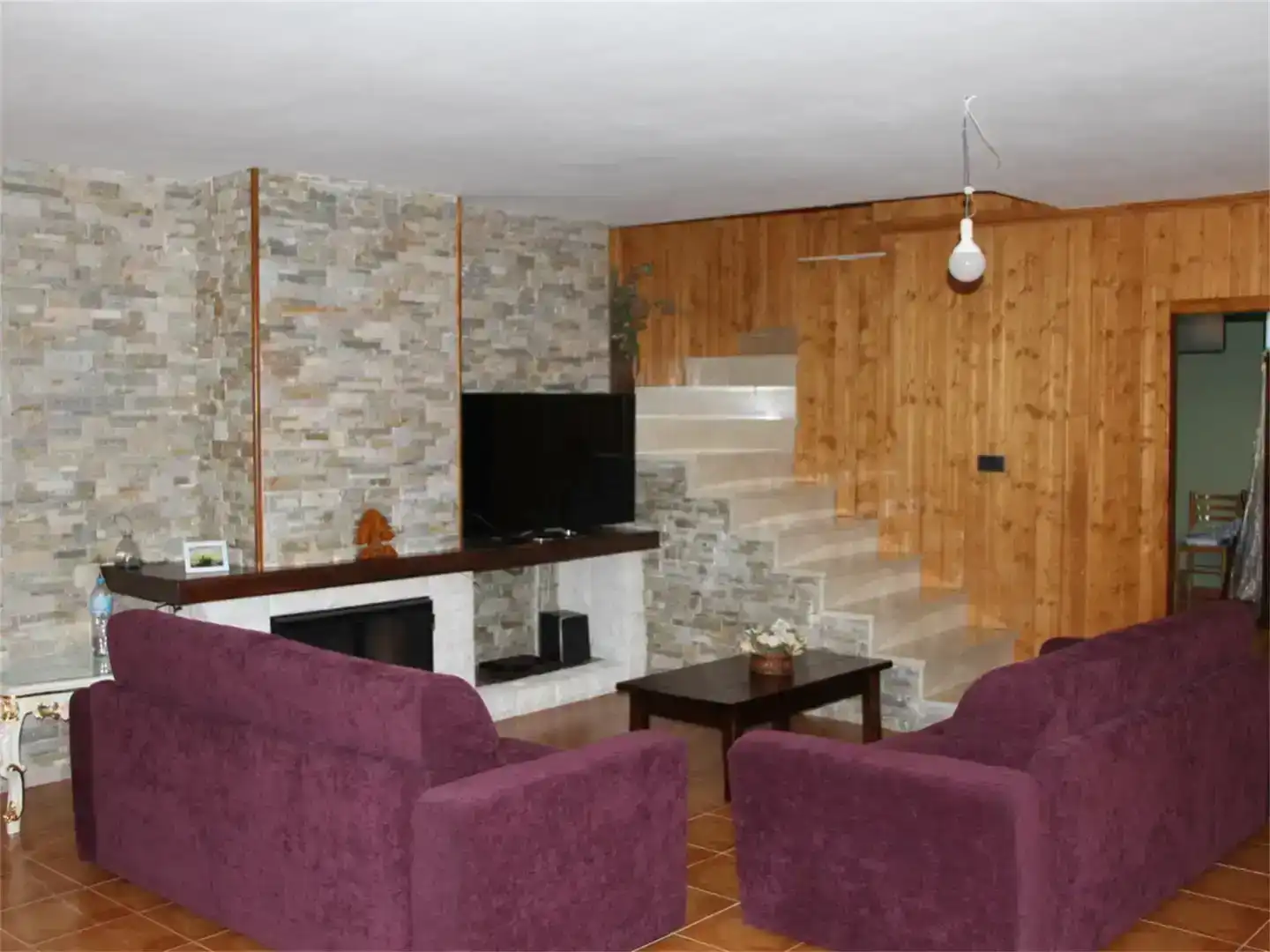 Sala d'estar de Casa adosada en venda en Elda amb Aire condicionat i Balcó