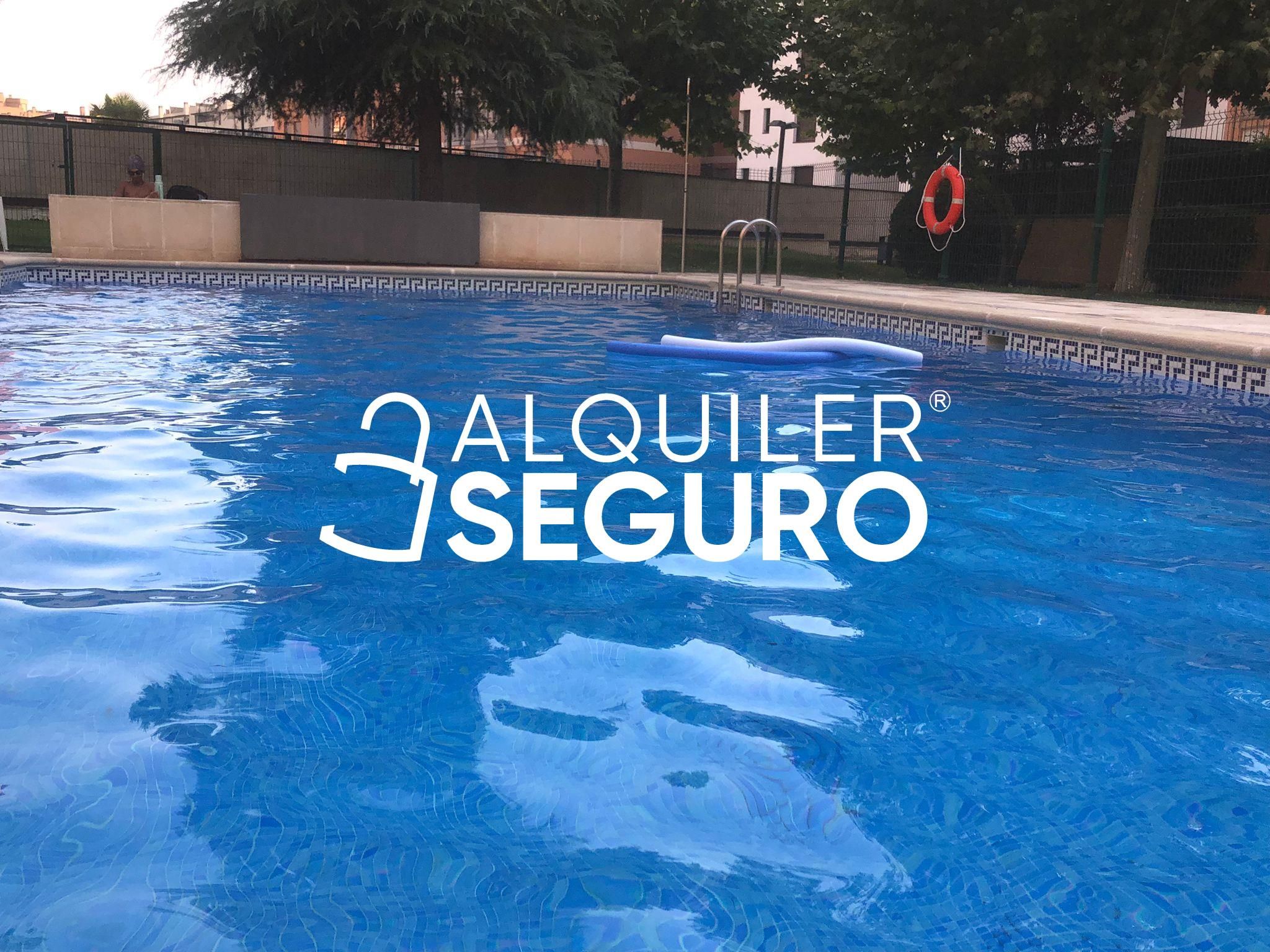 Swimming pool of Attic to rent in  Madrid Capital  with Air Conditioner, Heating and Swimming Pool