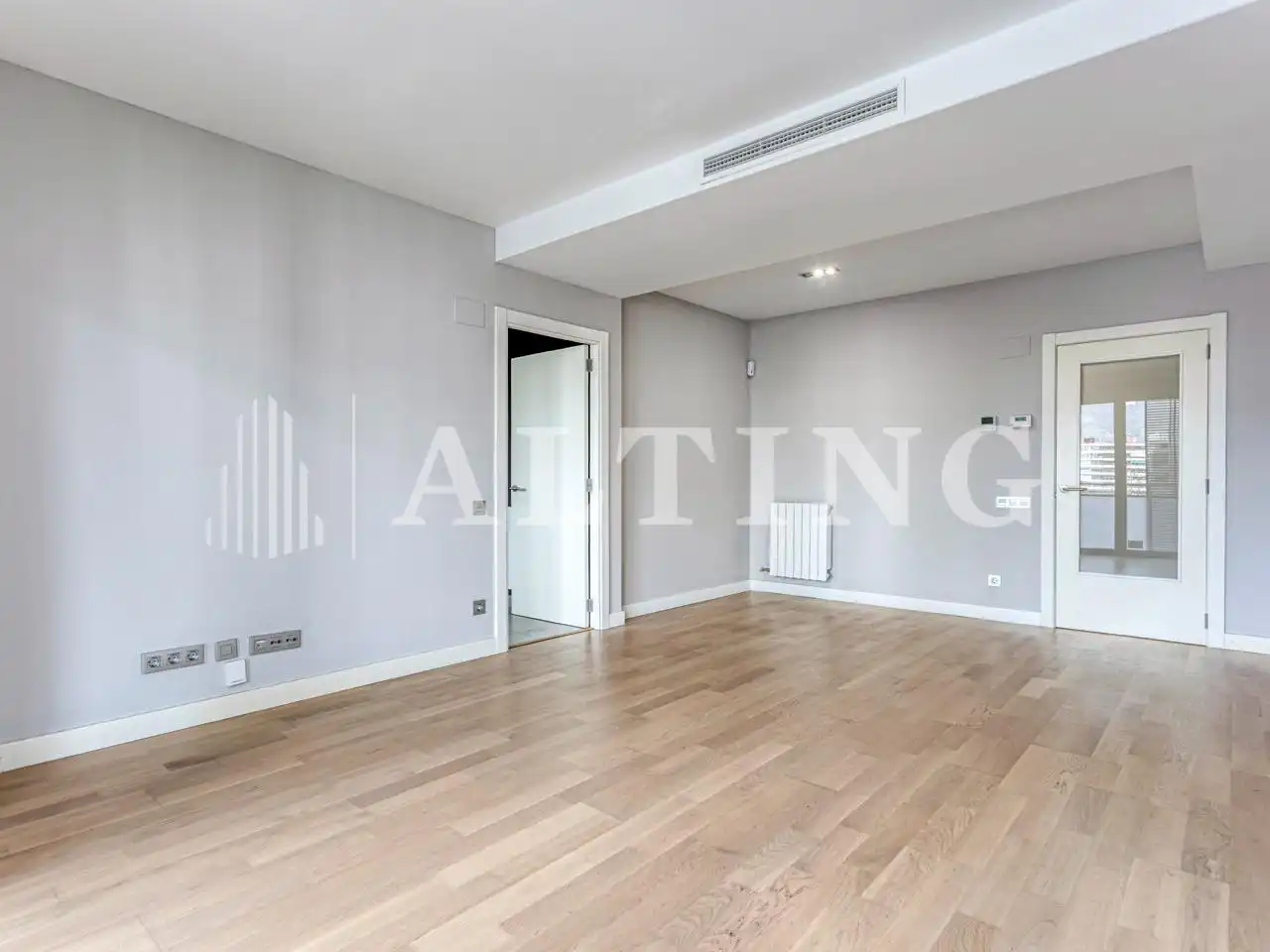Wohnzimmer von Wohnung zum Verkauf in Barcelona mit Parkett, Terrasse und Abstellraum