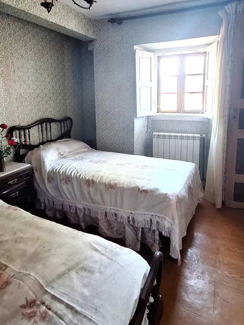 Bedroom of Houses for sale in Valdeolea  with Heating and Balcony