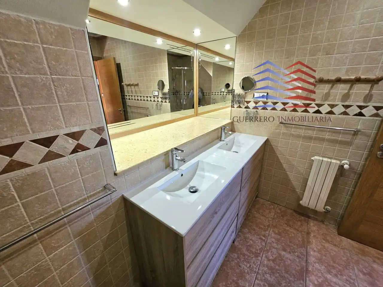 Bany de Dúplex de lloguer en Ourense Capital  amb Calefacció, Parquet i Terrassa