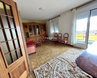 Living room of Flat to rent in  Madrid Capital  with Air Conditioner, Heating and Parquet flooring