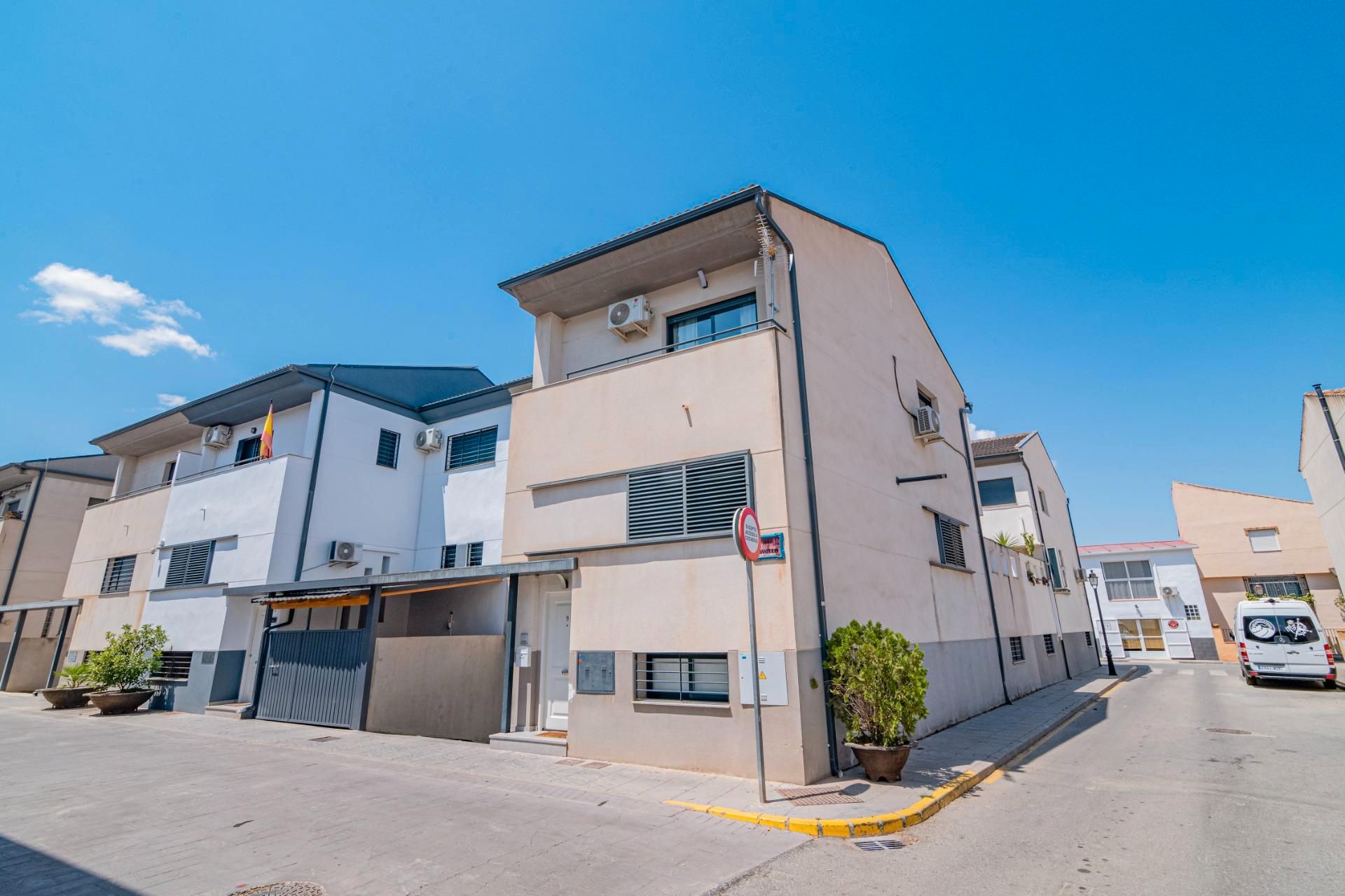 Exterior view of Single-family semi-detached for sale in Vegas del Genil  with Air Conditioner, Heating and Storage room