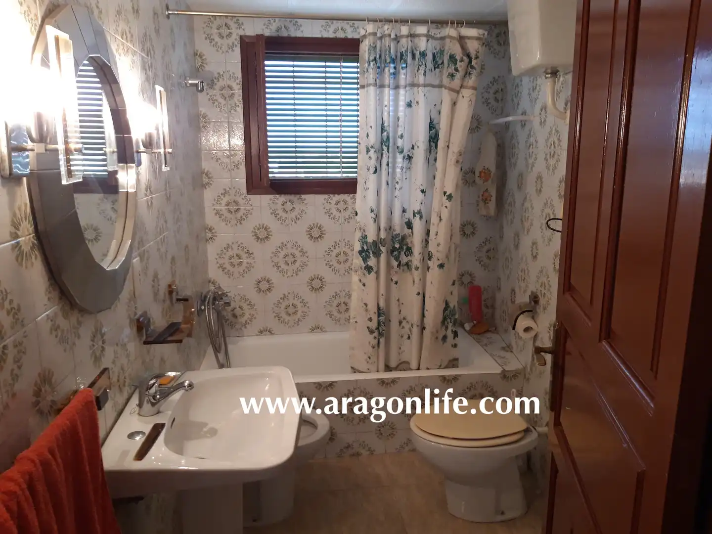 Bathroom of Houses for sale in Maella  with Furnished, Oven and Washing machine