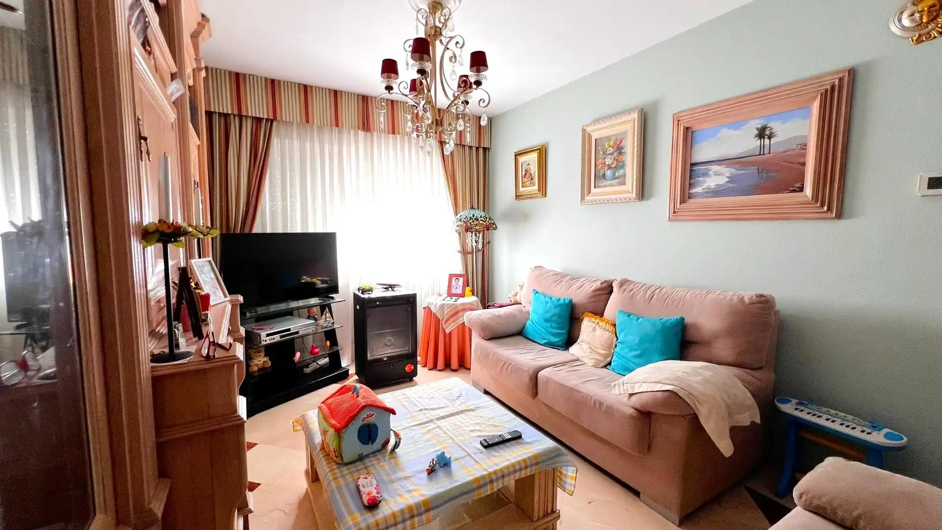 Sala de estar de Casa adosada en venta en Rivas-Vaciamadrid con Aire acondicionado, Calefacción y Jardín privado