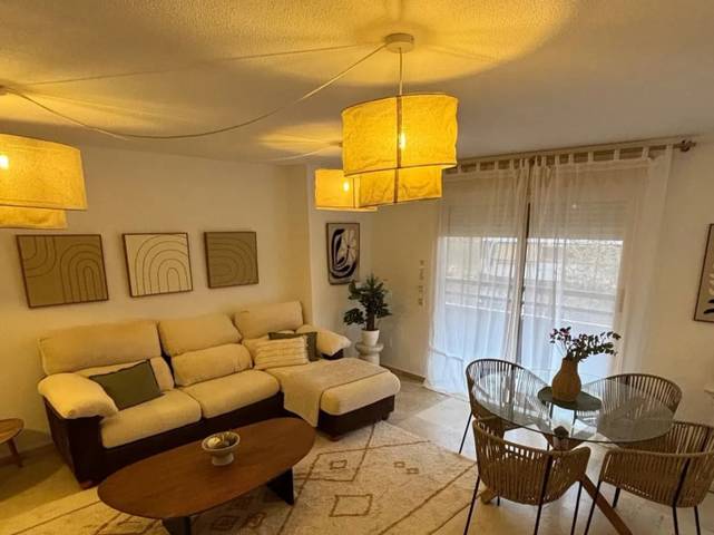 Piso en Alquiler en Ensanche - Diputación