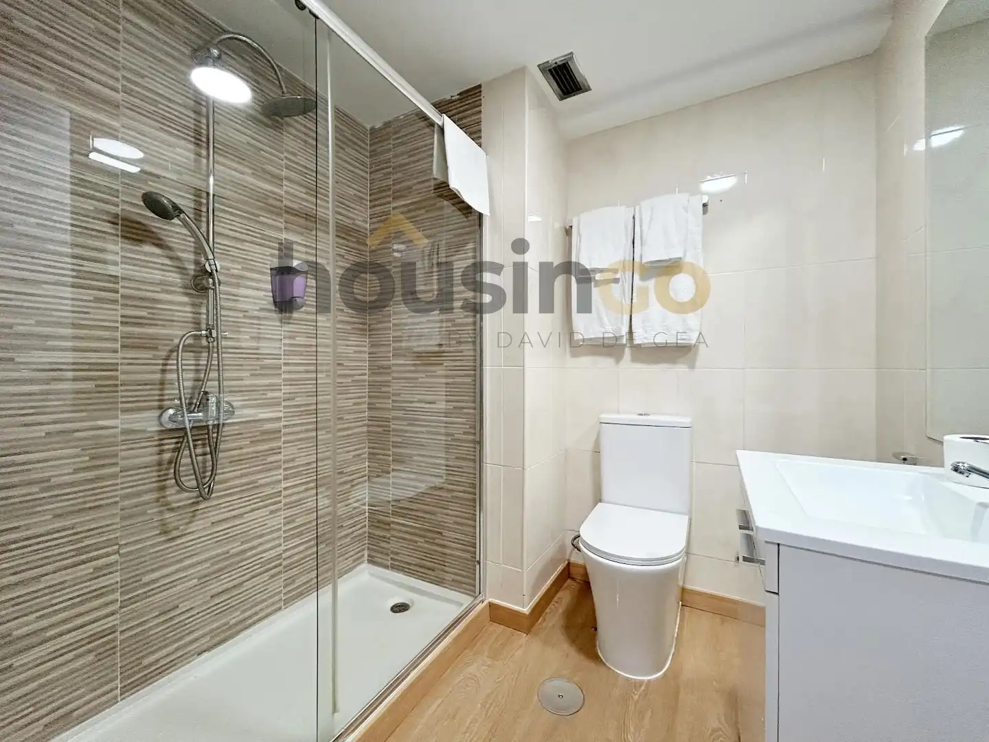 Baño de Estudio de alquiler en Madrid con Aire acondicionado, Calefacción y Amueblado