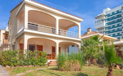 Vista exterior de Casa o xalet en venda en Benicasim / Benicàssim amb Terrassa i Balcó