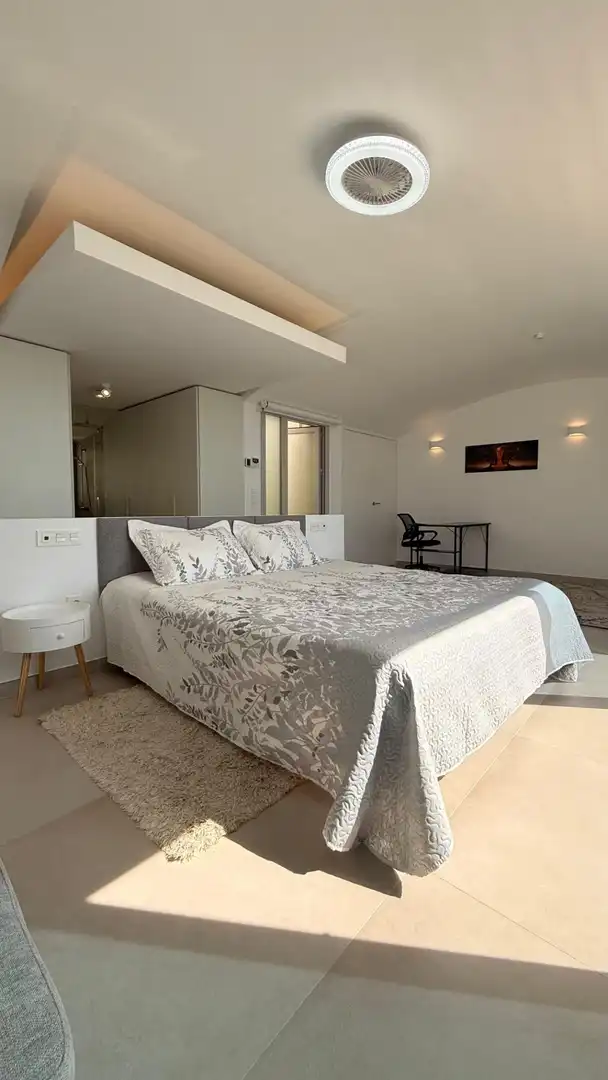 Schlafzimmer von Dachboden zum Verkauf in Benalmádena mit Klimaanlage, Terrasse und Abstellraum