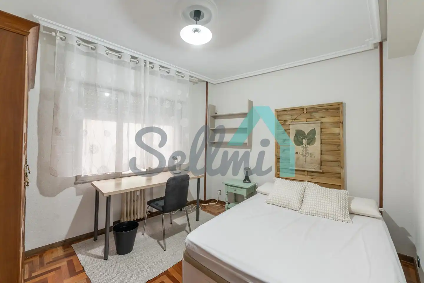Bedroom of Flat for share in Oviedo   with Heating, Parquet flooring and Terrace
