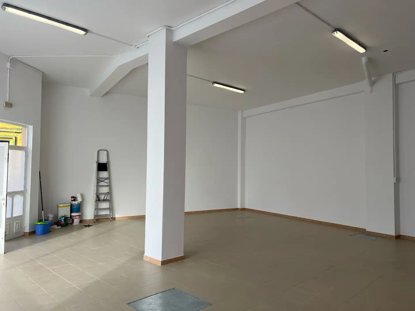 Business premises to rent in A Malata - Catabois - Ciudad Jardín, imagen 4