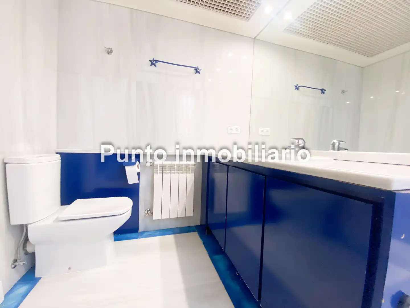 Baño de Casa adosada de alquiler en Valladolid con Aire acondicionado, Calefacción y Jardín privado