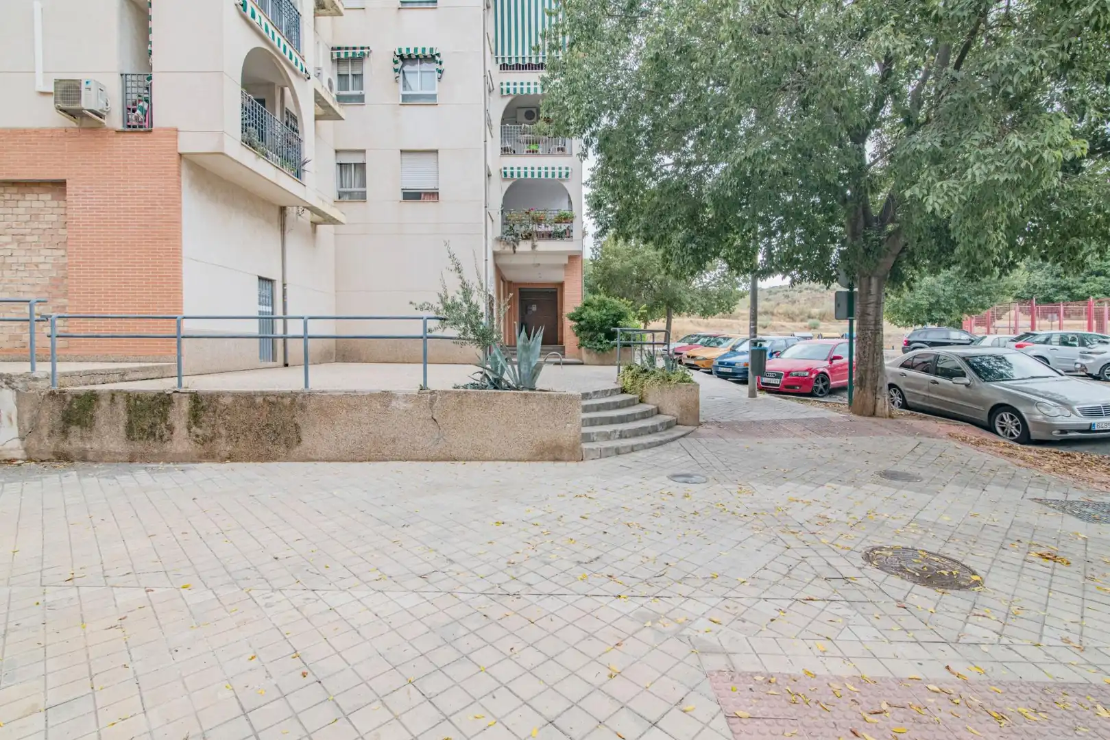 Vista exterior de Pis de lloguer en Granada amb Calefacció, Terrassa i Moblat