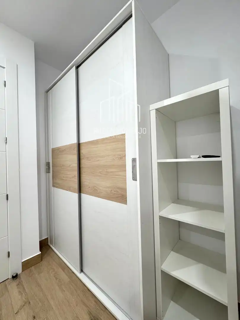 Room in Avenida de Portugal 141 3ºF, 141, Carmelitas