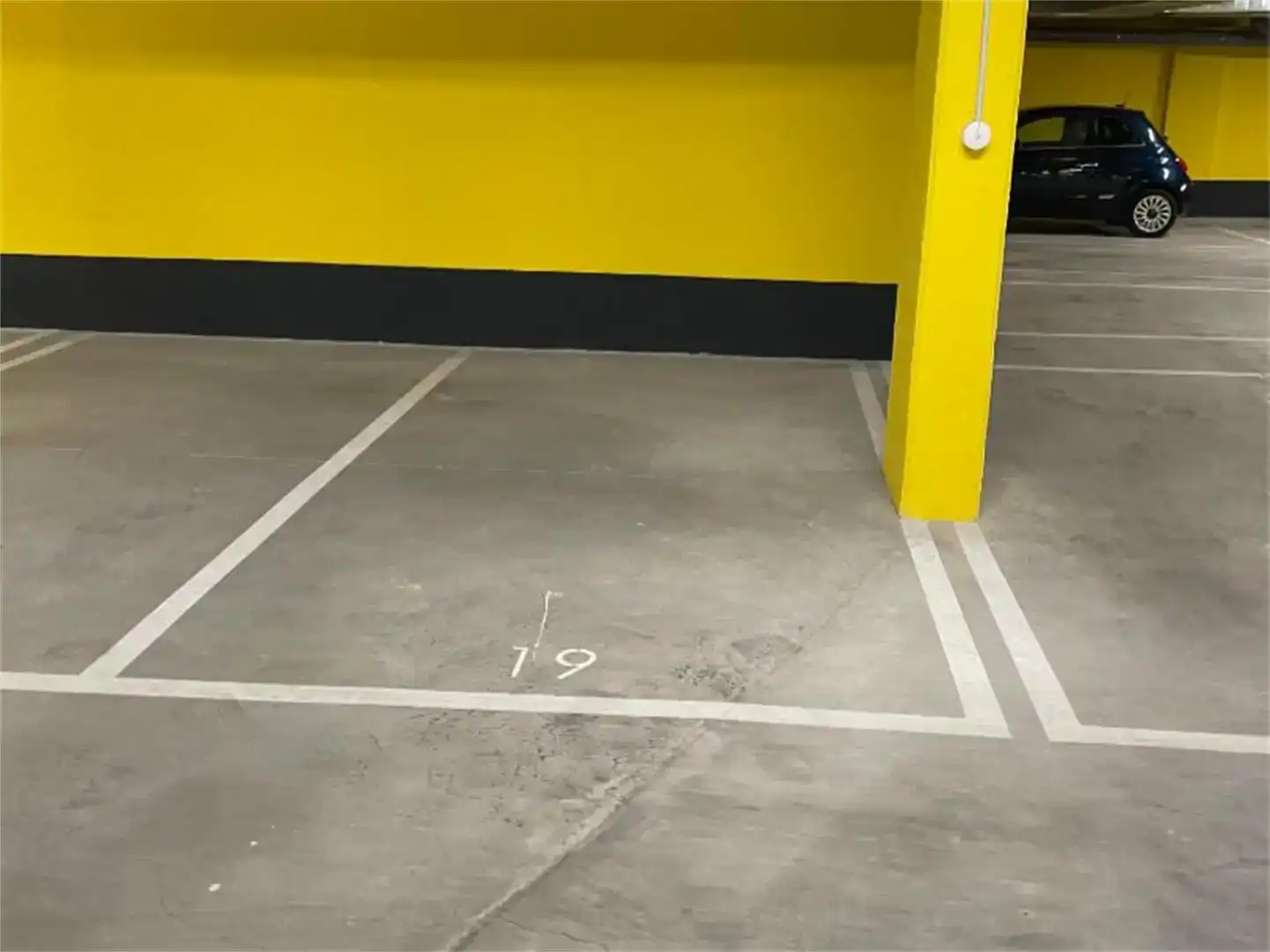 Garaje de alquiler en Calle de Fina de Calderón, 13, Valdebebas - Valdefuentes