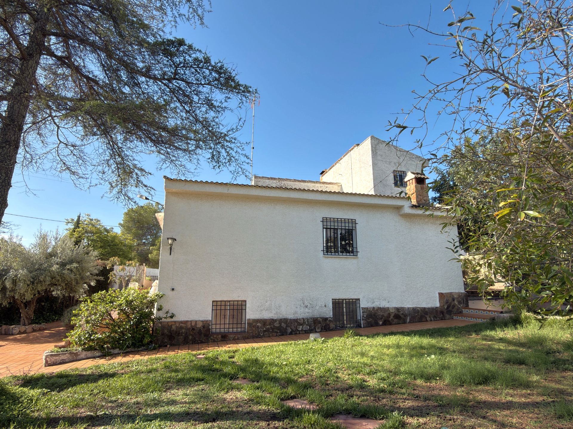 Vista exterior de Casa o xalet en venda en Náquera amb Jardí privat, Terrassa i Piscina