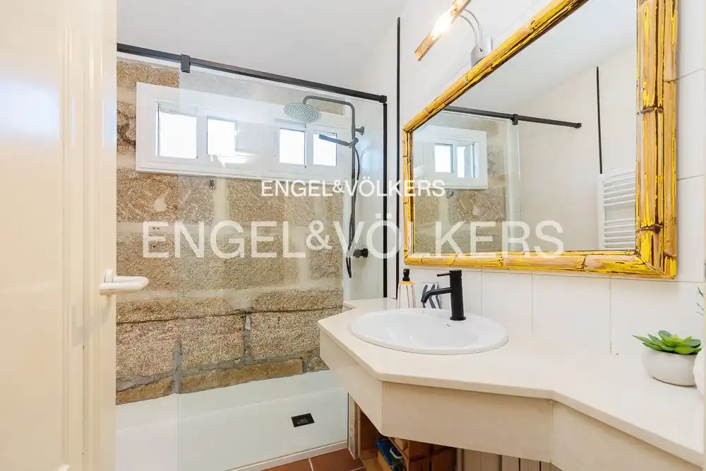 Bathroom of Houses for sale in Vigo   with Heating, Private garden and Terrace