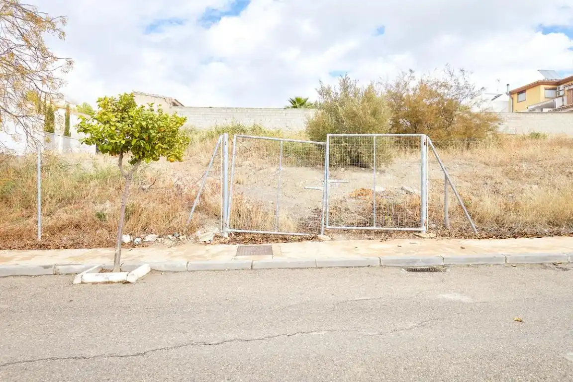Terreny residencial en venda a Calle Vega de Guadalla