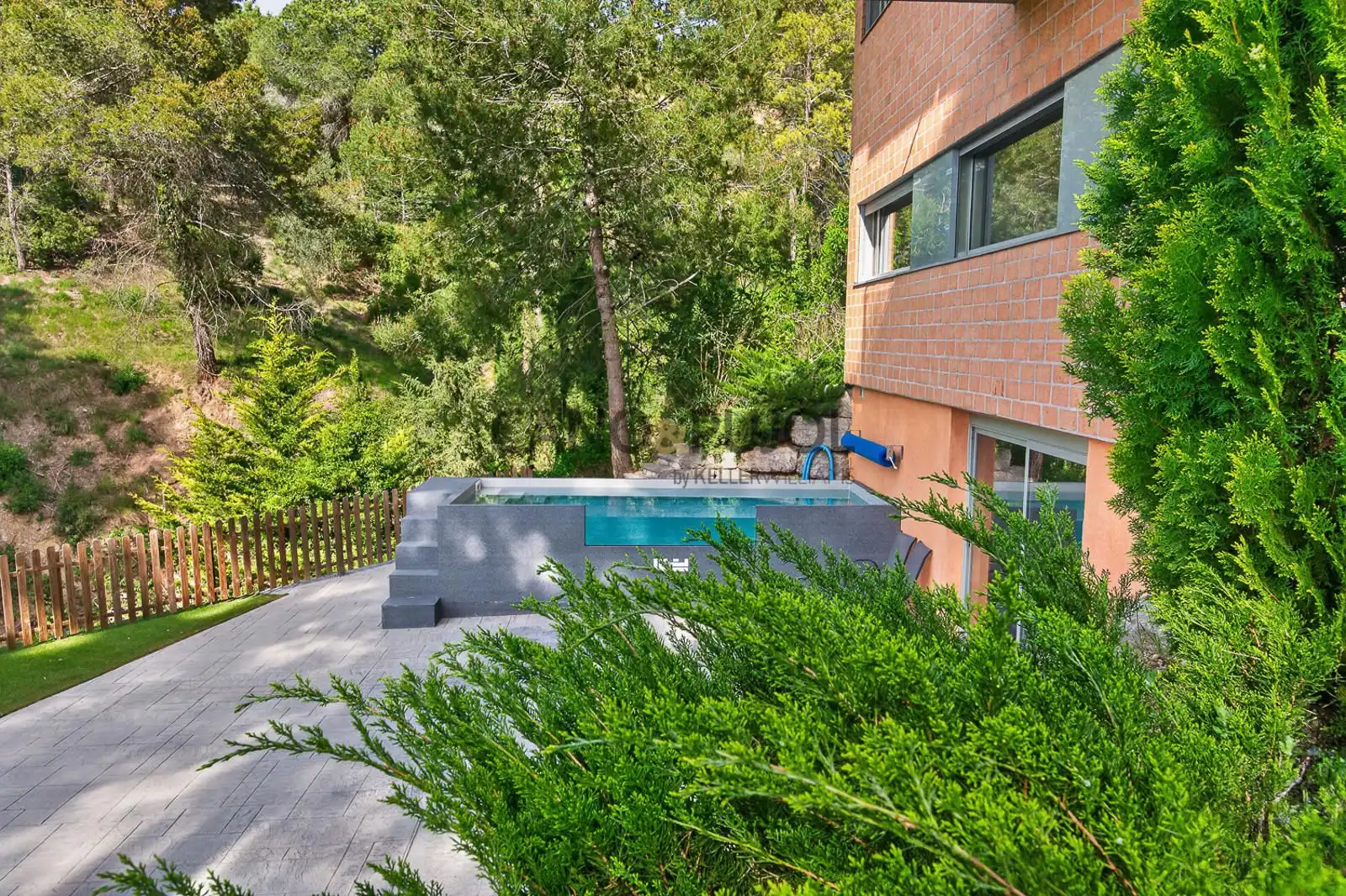 Swimming pool of Houses for sale in Terrassa  with Air Conditioner, Heating and Terrace
