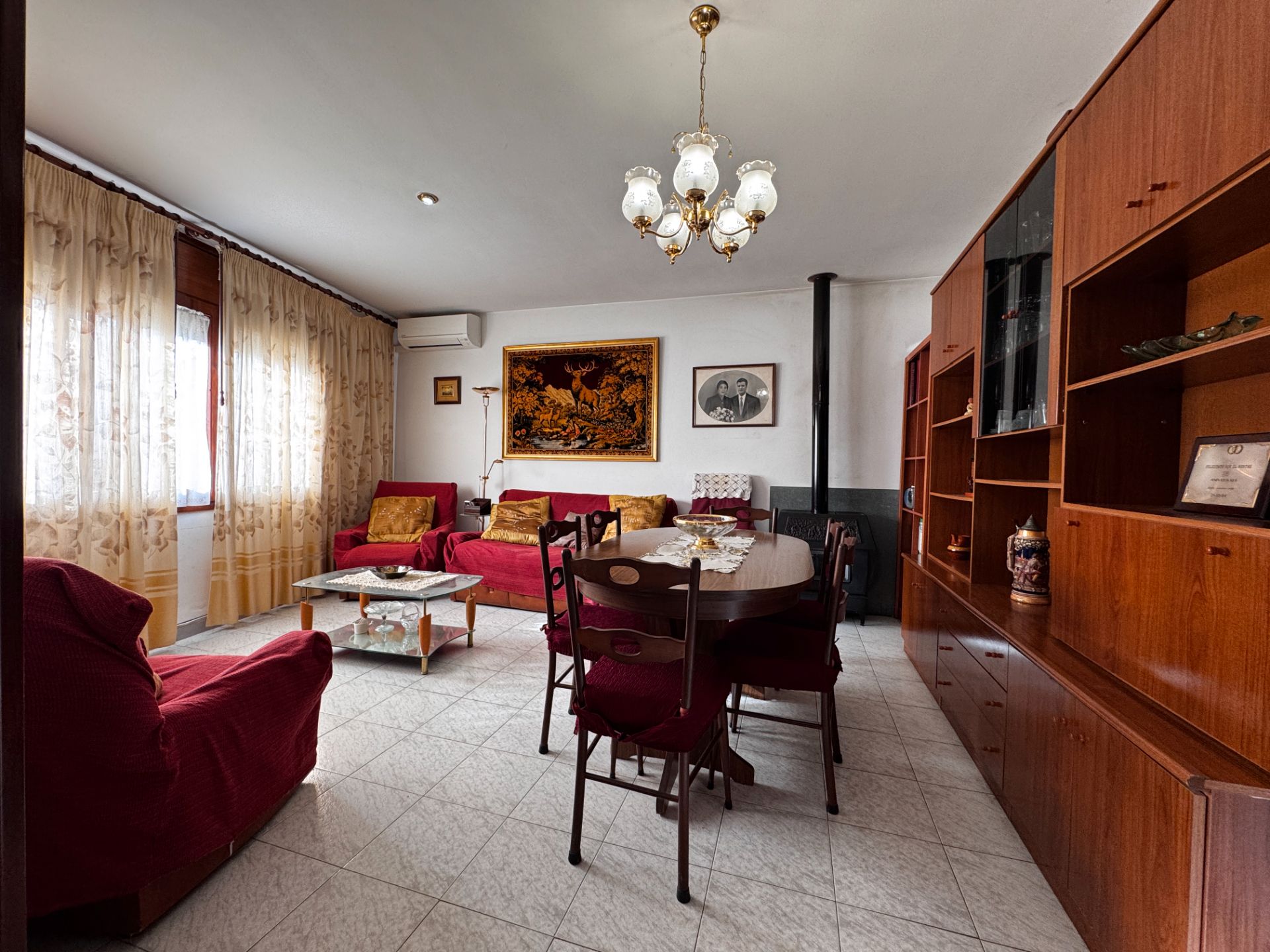 Sala d'estar de Casa adosada en venda en Lladó amb Aire condicionat i Jardí privat