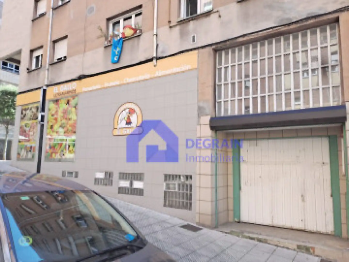 Vista exterior de Local en venta en Oviedo 