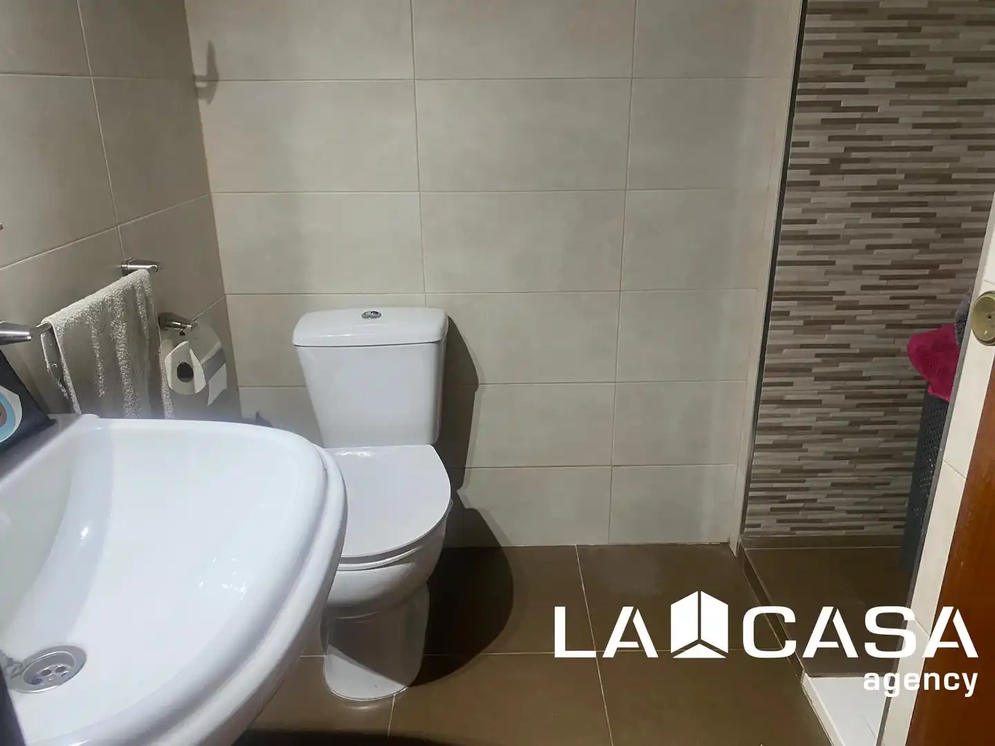 Badezimmer von Wohnung zum Verkauf in Dos Hermanas mit Klimaanlage und Terrasse