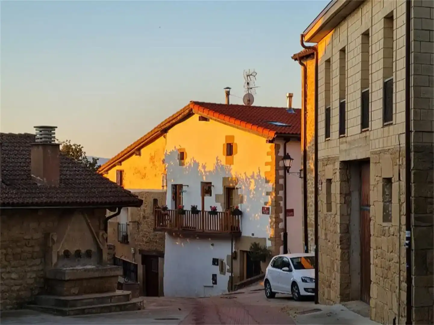 Vista exterior de Casa o chalet en venta en Kripan con Amueblado y Balcón