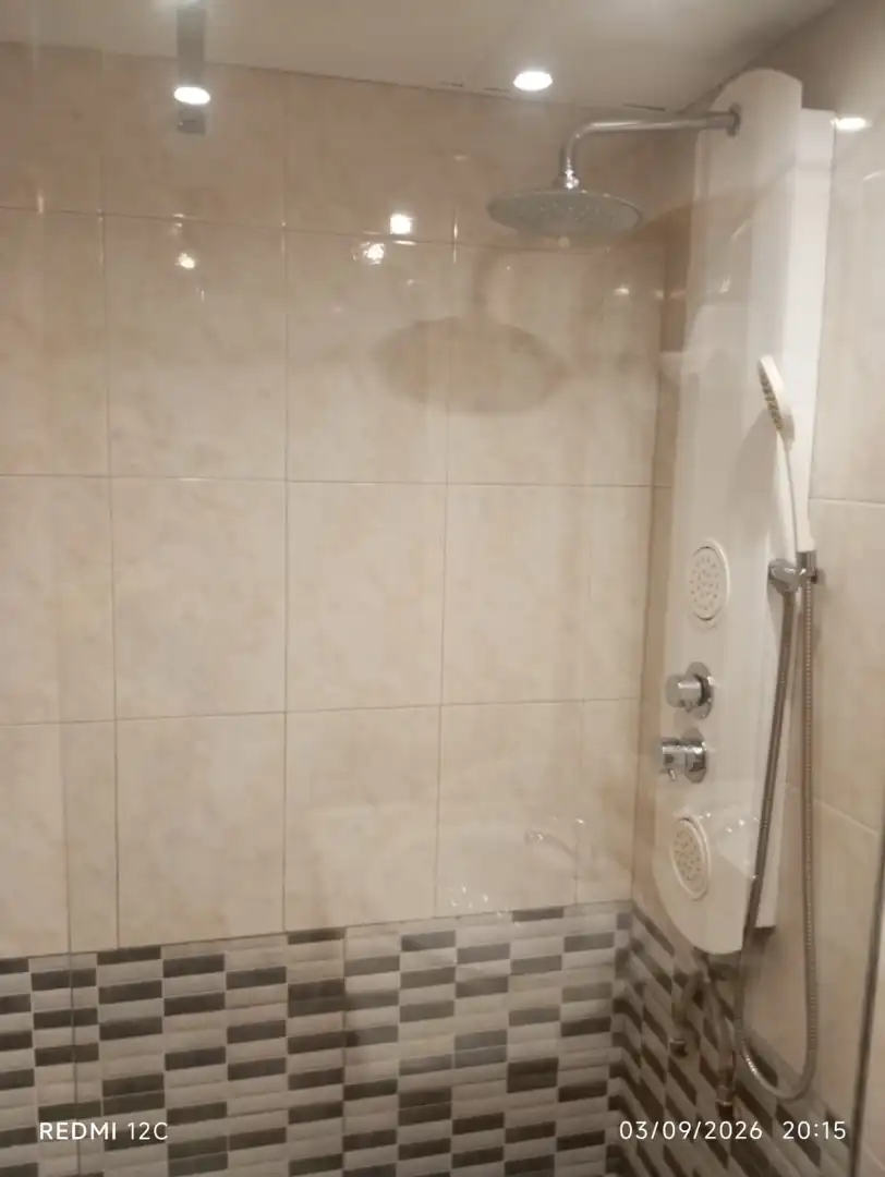 Bany de Pis de lloguer en Murcia amb Aire condicionat, Terrassa i Balcó