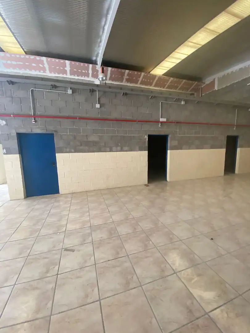 Fabrikhallen zur Miete in Alovera